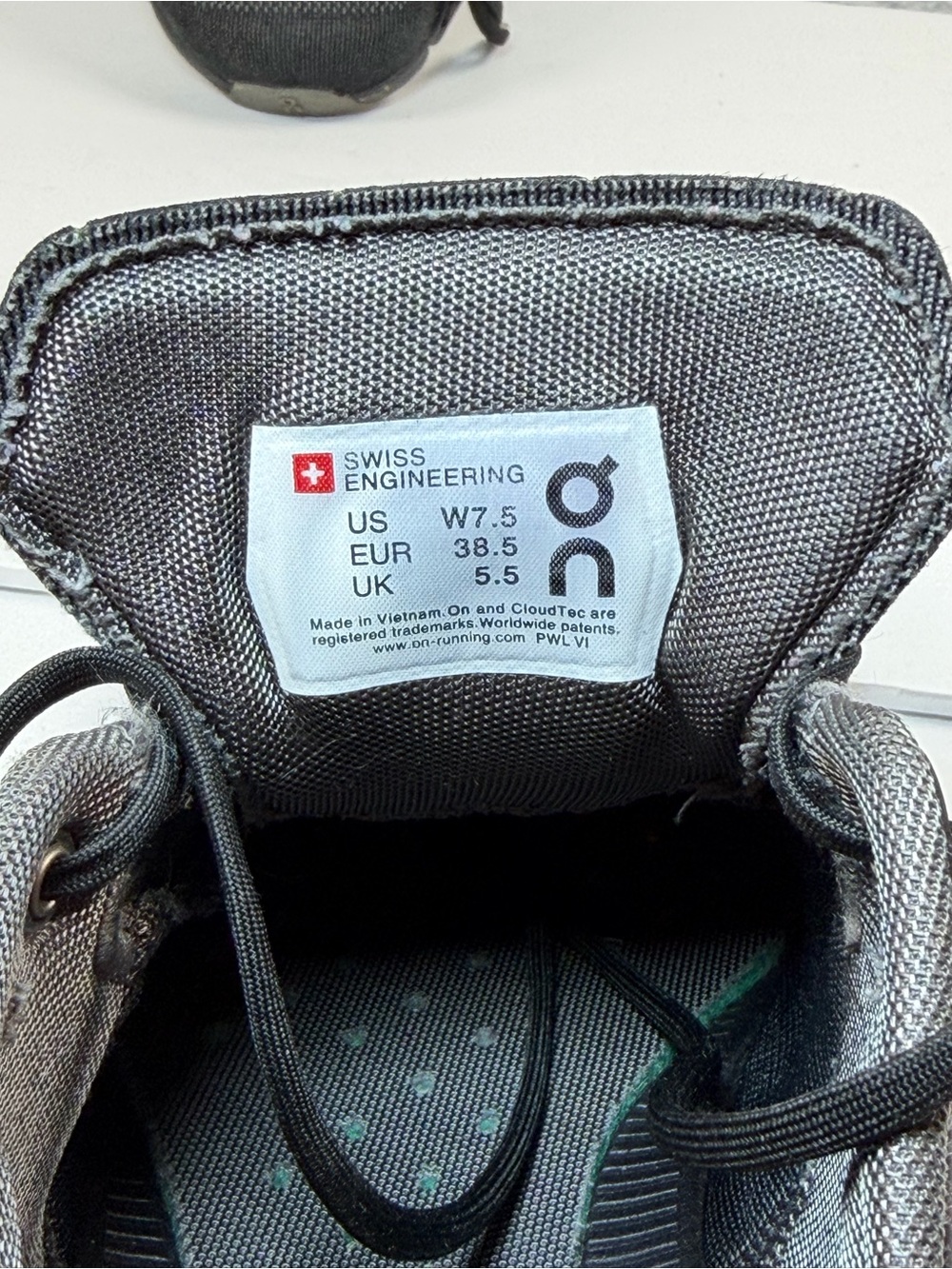 On Running Cloud Women 7.5 Black Athletic Running Shoes Swiss Engineering - Picture 10 of 11